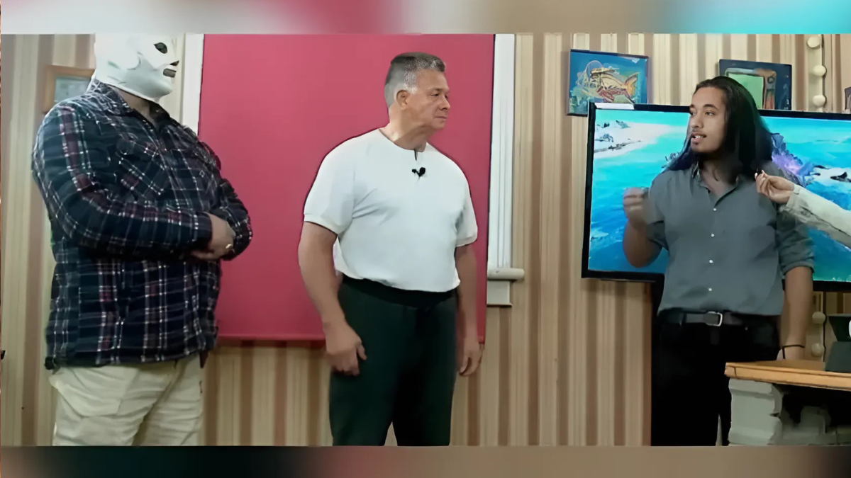 Angel Blanco alongside Mr. Chile (at 79 years) and Corporate diam0nd during buildup to 