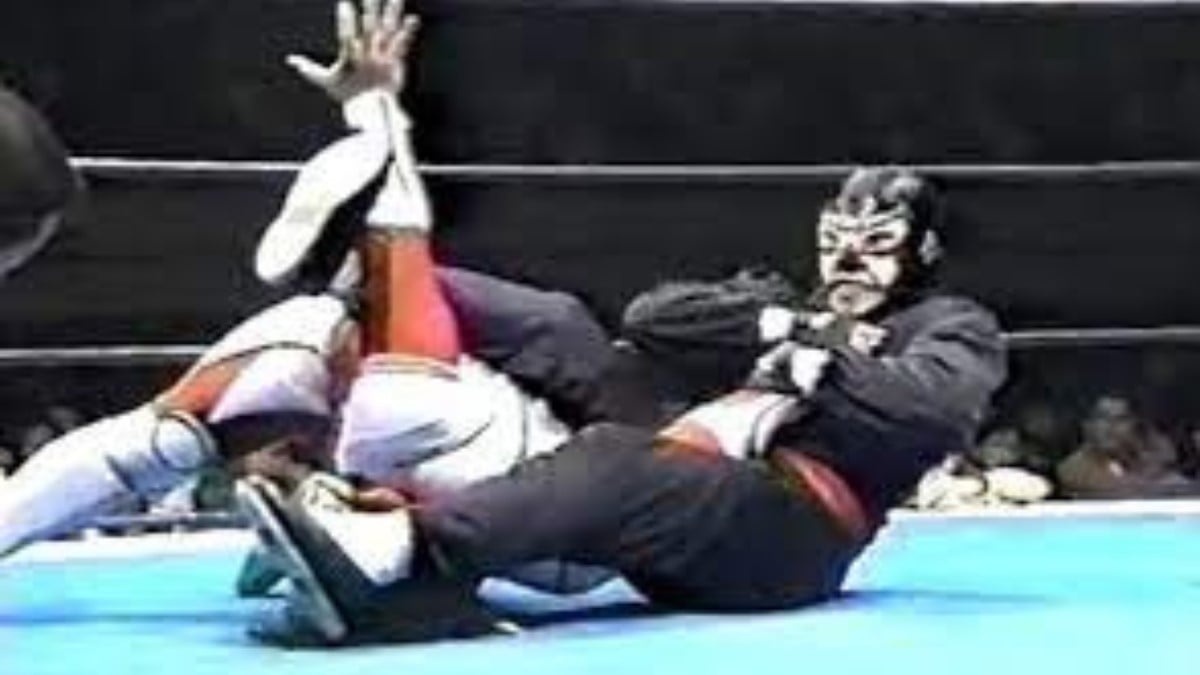 The Great Sasuke (Masanori Murakawa) battles Jushin Thunder Liger at New Japan Pro Wrestling’s 1994 Super J-Cup tournament, where Sasuke’s victory in the semi-finals established him as Japan’s premier junior heavyweight and boosted Michinoku Pro Wrestling’s credibility.