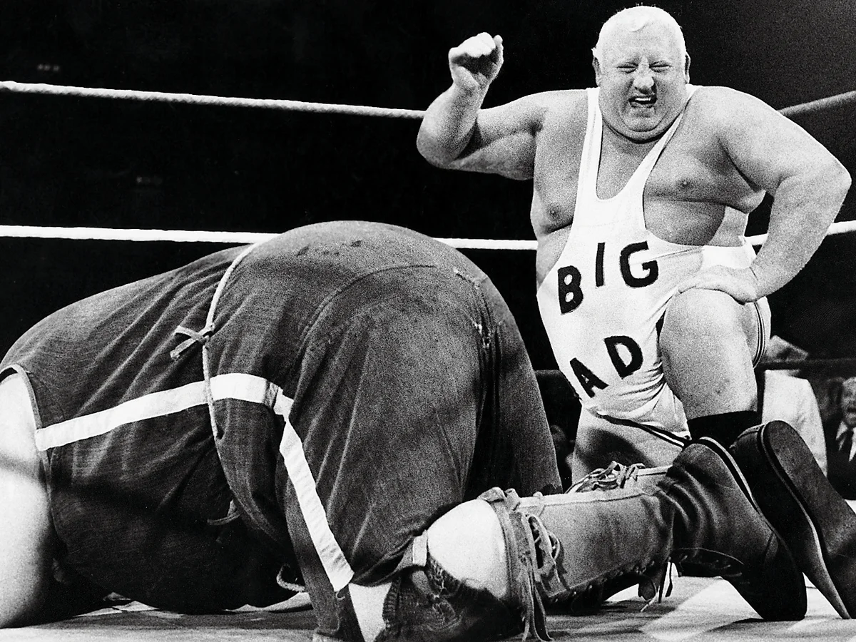 On June 18, 1981, at Wembley Arena, Big Daddy faced Giant Haystacks in their most iconic clash, with the crowd erupting as Daddy’s fans chanted 