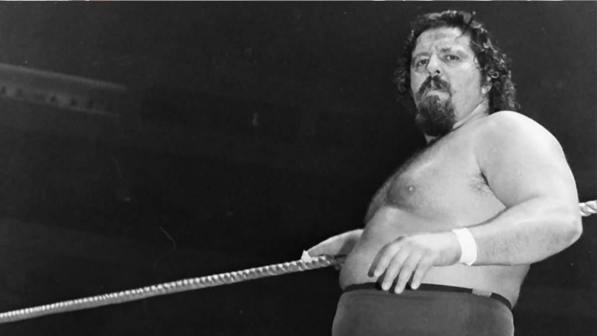 Manager and wrestler Lou Albano was a master showman who understood how to create visually striking moments that left audiences stunned. 
