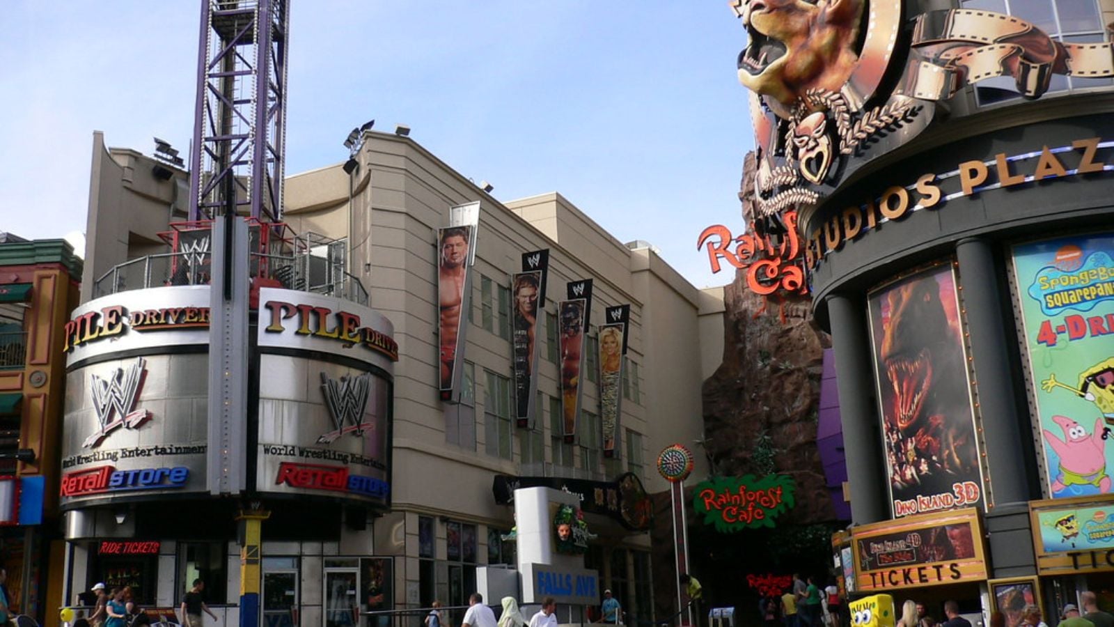 The Pile Driver drop tower standing above the WWE Niagara Falls retail store on Clifton Hill. 