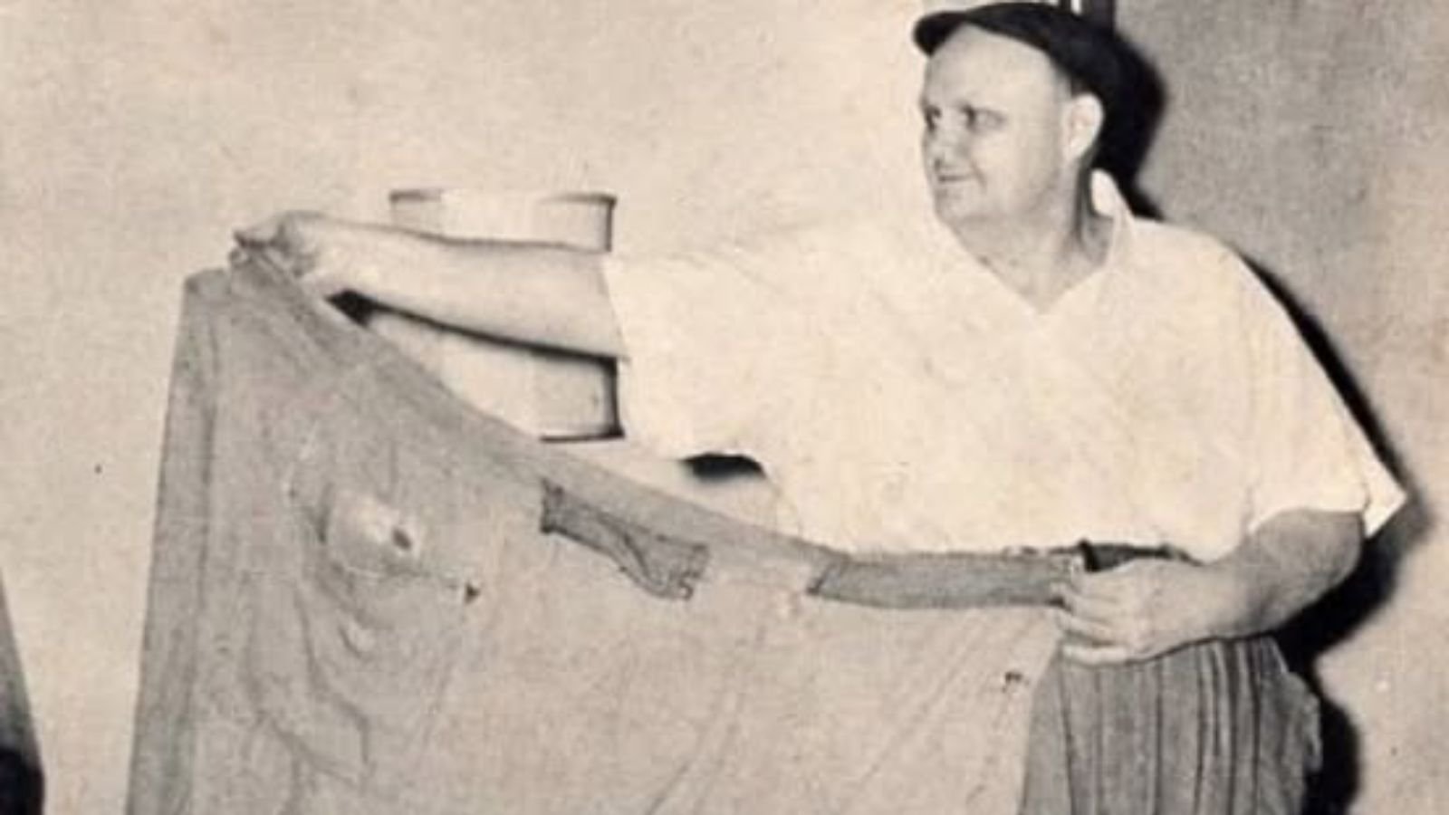 In spring 1965, Happy Humphrey left the Medical College of Georgia’s Clinical Investigation Unit at 232 pounds, documented as losing 570 pounds under medical supervision and earning recognition in the Guinness Book of World Records for his weight‑reduction program. 