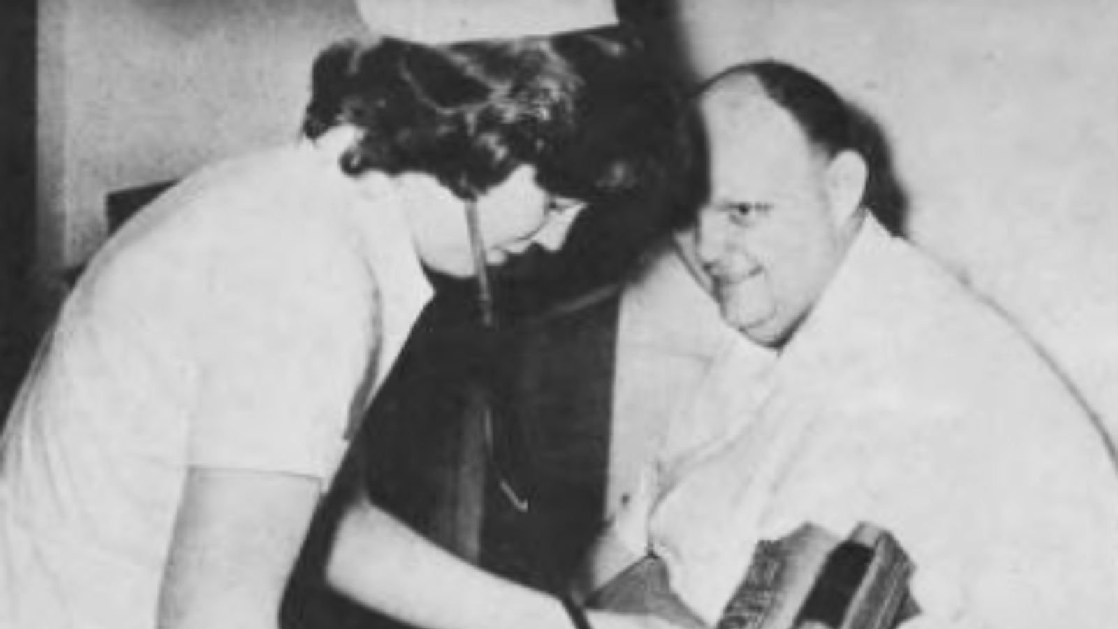Following medical advice, Happy Humphrey entered the Medical College of Georgia’s Clinical Investigation Unit in Augusta at 802 pounds, spending nearly two years on a monitored 1,000‑calorie‑per‑day diet that became a noted case study in extreme obesity and supervised weight loss. 
