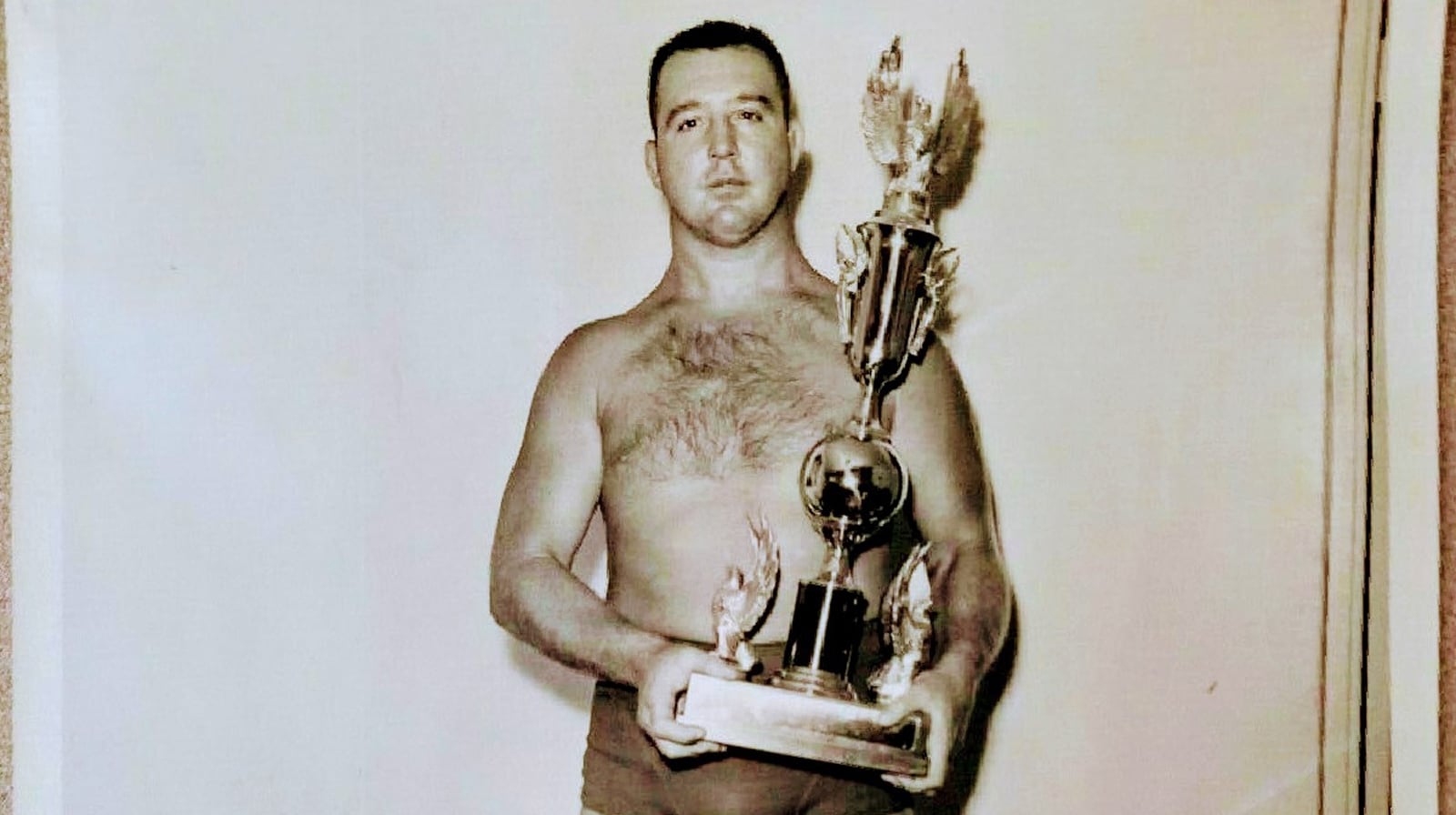 Ray Eckert, the reliable Midwest and West Coast babyface workhorse, was a steady, no-frills challenger throughout the 1950s who frequently faced world champions like Lou Thesz and Orville Brown in St. Louis, Kansas City, and television-era cards.