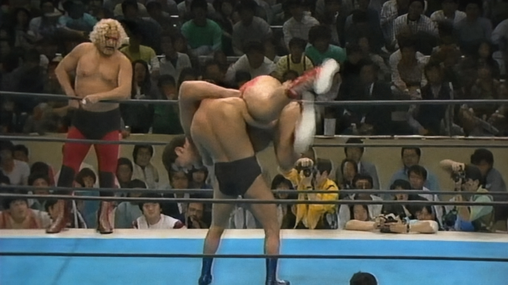 Antonio Inoki bodyslams Andre the Giant in Tokyo, Japan, on May 1, 1986, less than a year before the World Wrestling Federation promoted WrestleMania III as the first such feat.