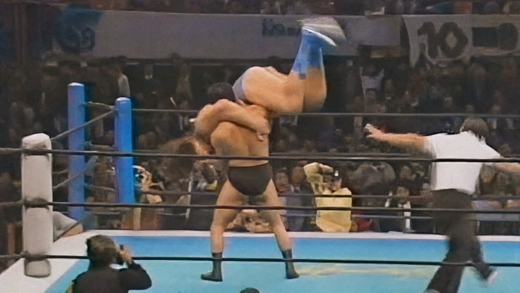 30 Times Andre the Giant Was Bodyslammed Antonio Inoki bodyslams Andre the Giant in Kagoshima, Japan, on December 2, 1983, in the first of three confirmed Inoki bodyslams of Andre across multiple years.