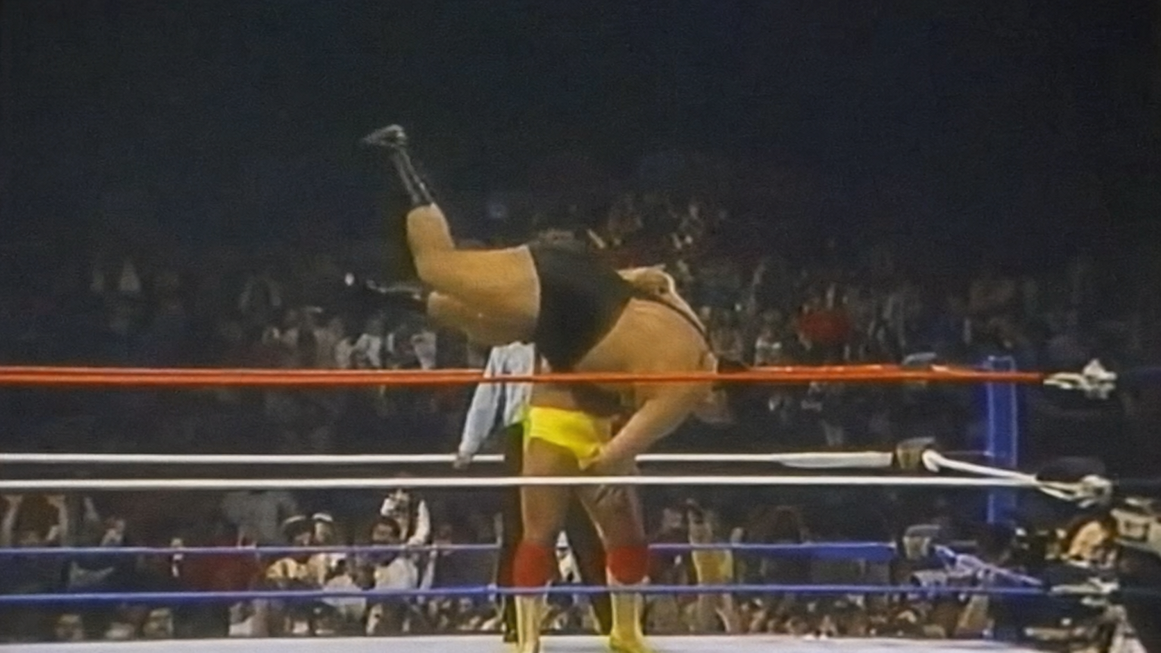 30 Times Andre the Giant Was Bodyslammed Hulk Hogan bodyslams Andre the Giant before a claimed indoor attendance of 93,173 fans at the Pontiac Silverdome at WrestleMania III on March 29, 1987.