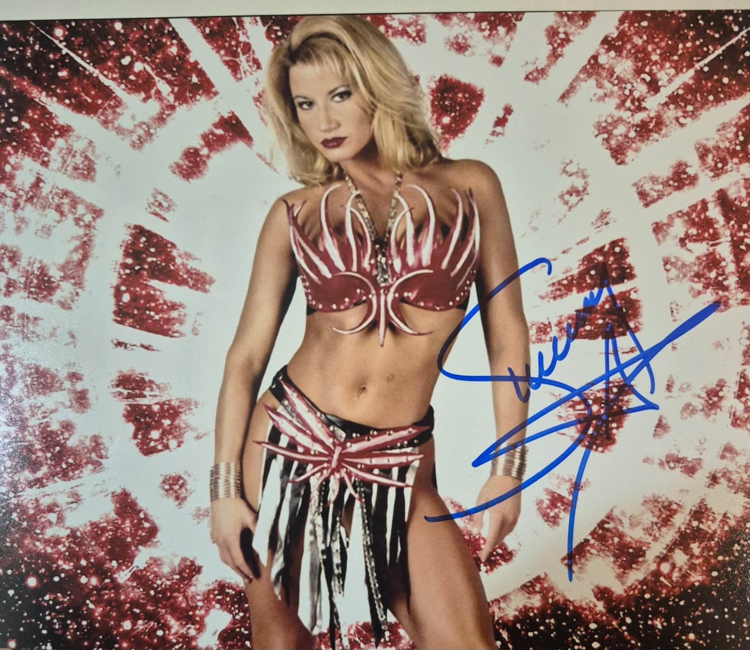 Sunny Tammy Lynn Sytch signed WWF 8x10 glamour promo photo, hand-autographed by the WWE Hall of Fame Diva.